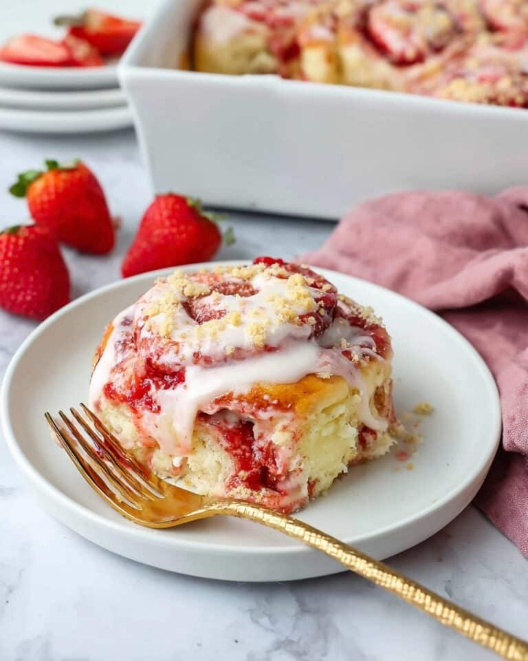 Strawberry Cheesecake Cinnabon Rolls Recipe